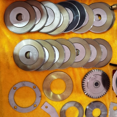 रोटरी डाई कटिंग मेटल स्लीटिंग राउंड ब्लेड्स इंडस्ट्रियल कॉपर एल्युमिनियम फॉयल