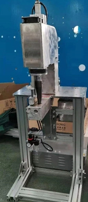 15-30 पीसी / न्यूनतम सर्जिकल गाउन बनाने की मशीन 380V 50 हर्ट्ज गैर बुना सुरक्षात्मक सूट