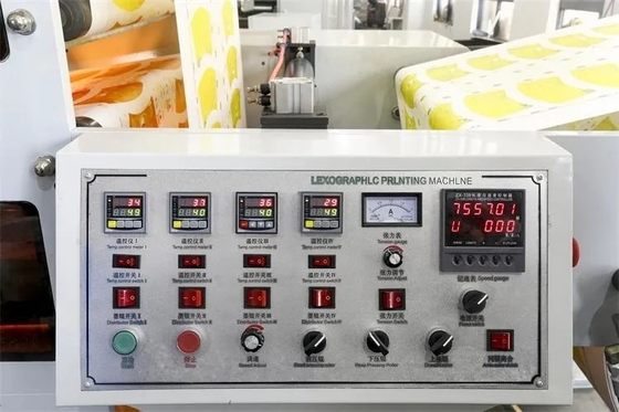 डाई कटिंग सिस्टम के साथ हाई स्पीड लेबल फ्लेक्सो प्रिंटिंग मशीन, 220V/380V/कस्टमाइज़ वोल्टेज, 30kw सकल पावर