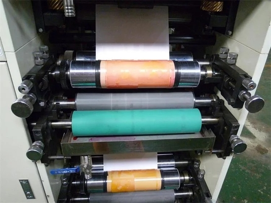 डाई कटिंग सिस्टम के साथ हाई स्पीड लेबल फ्लेक्सो प्रिंटिंग मशीन, 220V/380V/कस्टमाइज़ वोल्टेज, 30kw सकल पावर