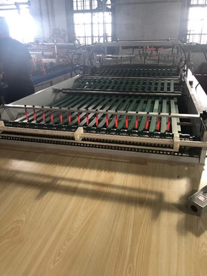 220V 50HZ ऑन रोल प्लास्टिक सूट कवर बैग बनाने की मशीन स्टेटिक इलेक्ट्रिक एलिमिनेशन के साथ #सूट कवर पेपर कैरी बैग बनाएं