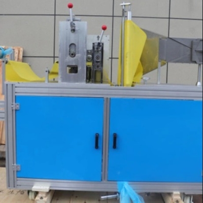 15-30 पीसी / न्यूनतम सर्जिकल गाउन बनाने की मशीन 380V 50 हर्ट्ज गैर बुना सुरक्षात्मक सूट
