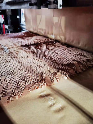 इको फ्रेंडली क्राफ्ट पेपर बैग मेकिंग मशीन गद्देदार कूरियर डिलीवरी लिफाफा हनीकॉम्ब